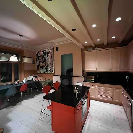 Elegant & Quiet In Historic House - Prime Location In West