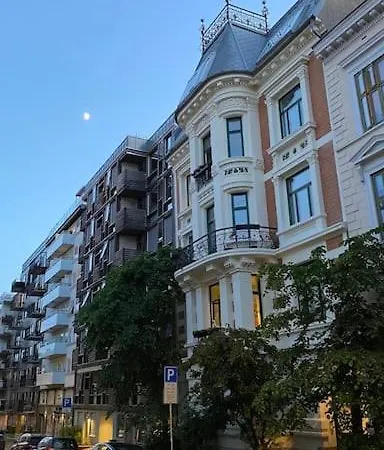 Apartment Elegant & Quiet In Historic House - Prime Location In West *