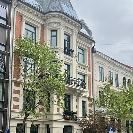 Elegant & Quiet In Historic House - Prime Location In West Apartment *