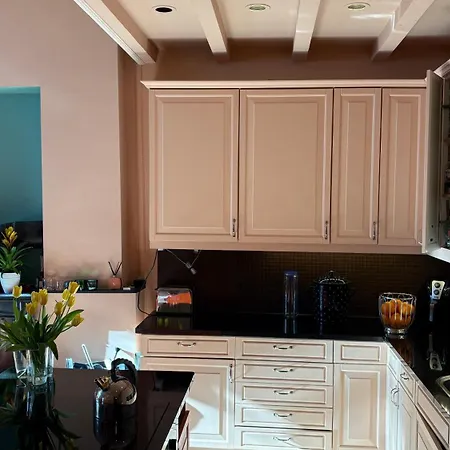 Elegant & Quiet In Historic House - Prime Location In West