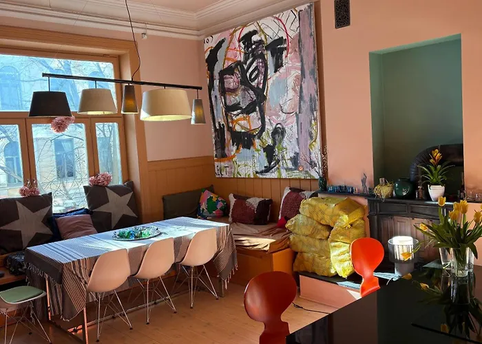 Апартаменты Elegant & Quiet In Historic House - Prime Location In West *
