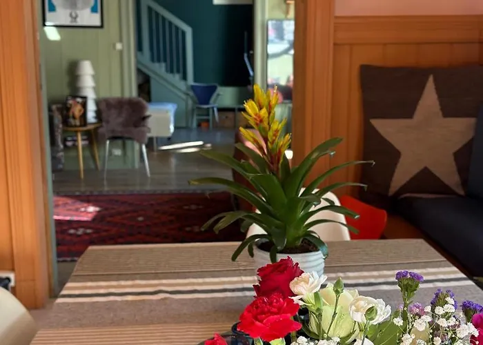 Elegant & Quiet In Historic House - Prime Location In West