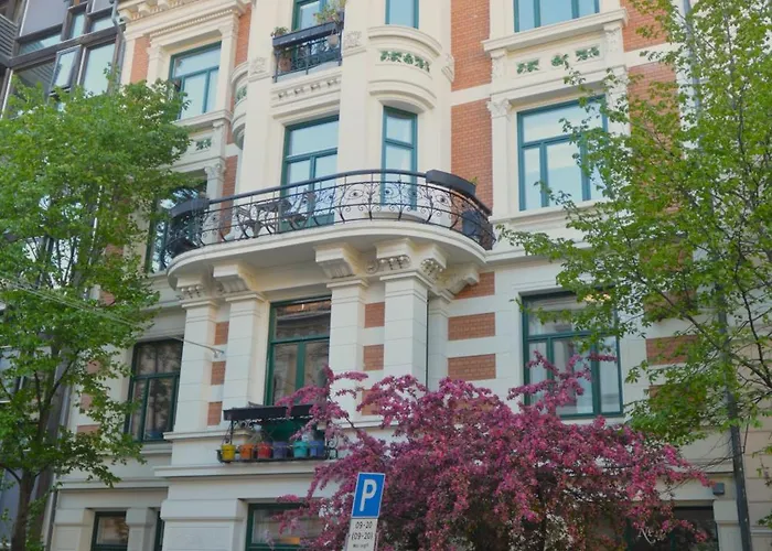 Elegant & Quiet In Historic House - Prime Location In West דירה