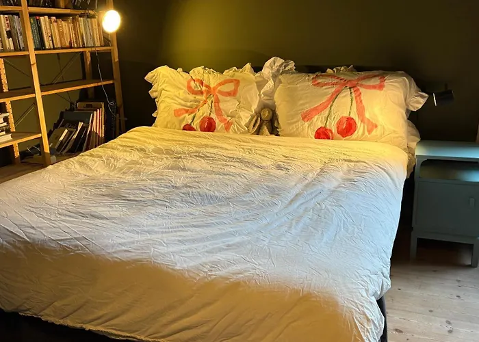 דירה Elegant & Quiet In Historic House - Prime Location In West *